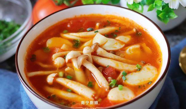 西红柿肉香菇汤的做法