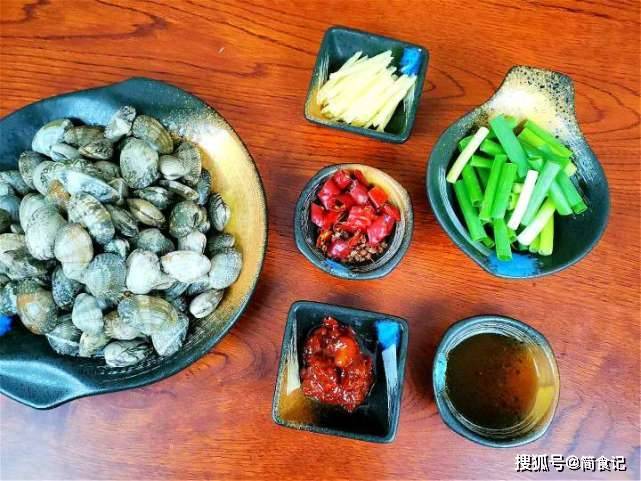 郫县豆瓣酱炒花蛤做法