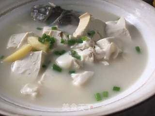 红汤猪蹄豆腐汤的做法视频