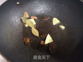红烧排骨鸡块炖藕的做法