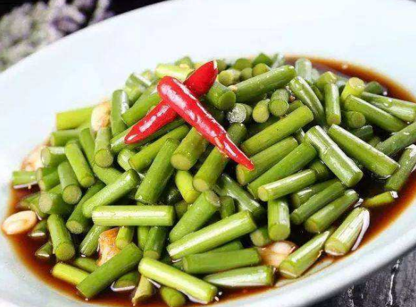 腌蒜苗炒鸡蛋虾仁做法