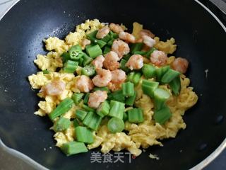 腌蒜苗炒鸡蛋虾仁做法