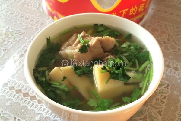 炖排骨汤嫩笋的做法
