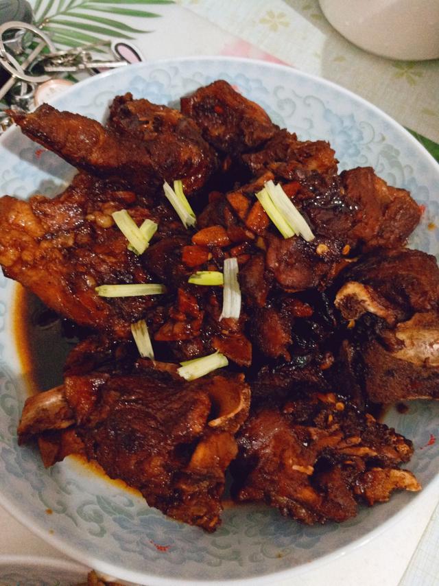 红烧排骨配花菜的做法
