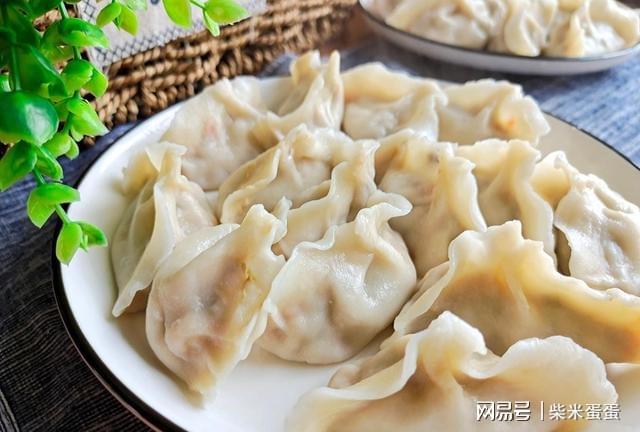 家常美食，素白菜水饺酱豆腐，美味又营养的搭配