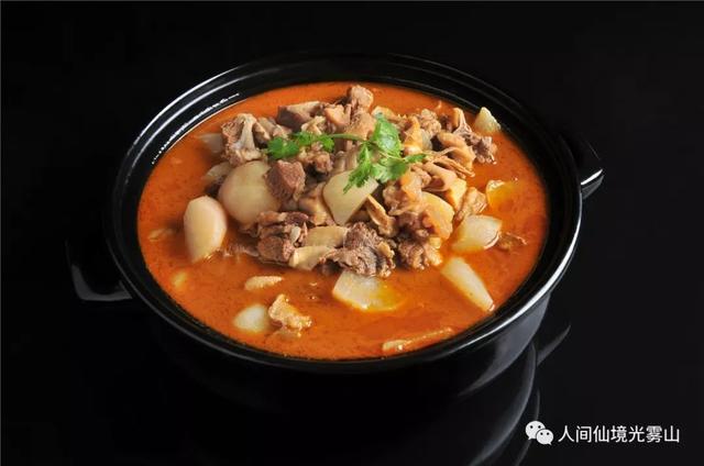 黑蒜煲汤，滋养身心，唤醒味蕾的温暖食谱