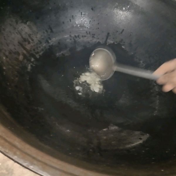 手工铁锅炖排骨的做法