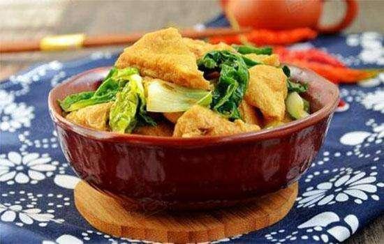 家常美食新编，土豆尖椒豆腐白菜的创意料理
