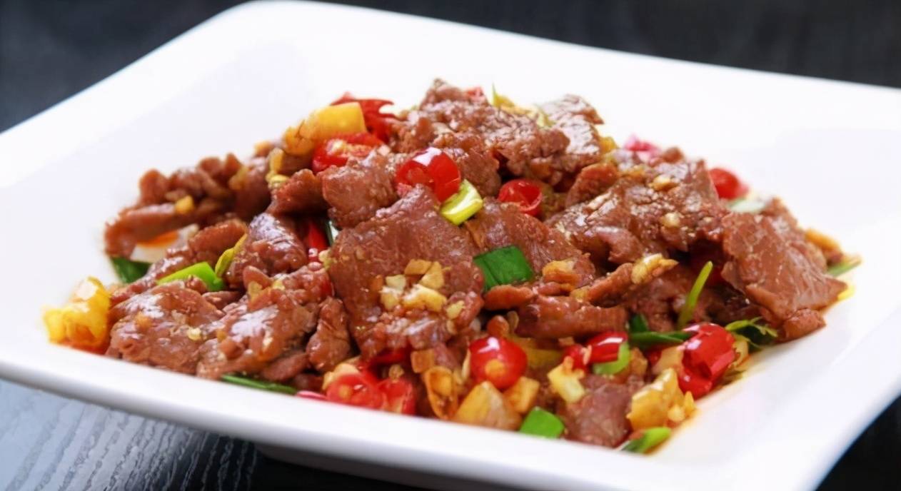 家常美食，熟牛肉炖豆腐油菜的美味与营养揭秘