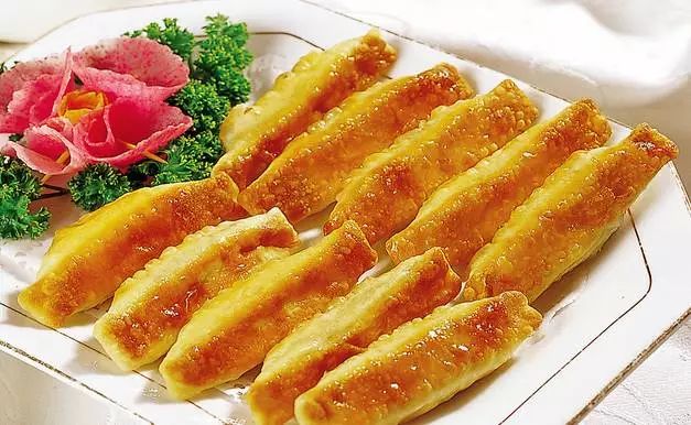 锅贴豆腐炒凉粉，家常美食的别样风味