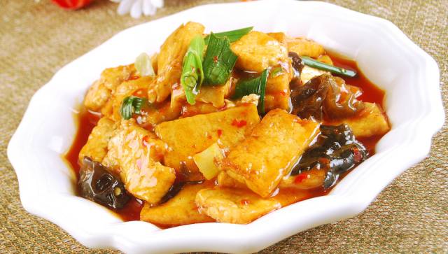 豆果酱焖豆腐，家常美食的全新尝试