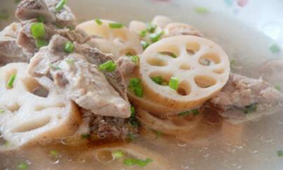 藕盒夹豆腐，家常美食中的美味与营养