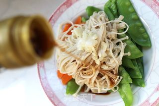 夏日清爽佳肴，凉薯炒豆腐丝的美味与营养解析