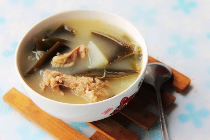 河蚌排骨煲汤的家常做法
