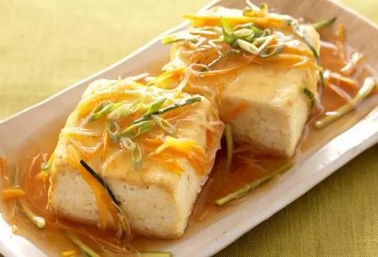豆腐捣碎炸焦，家常美食新滋味，营养美味一举两得