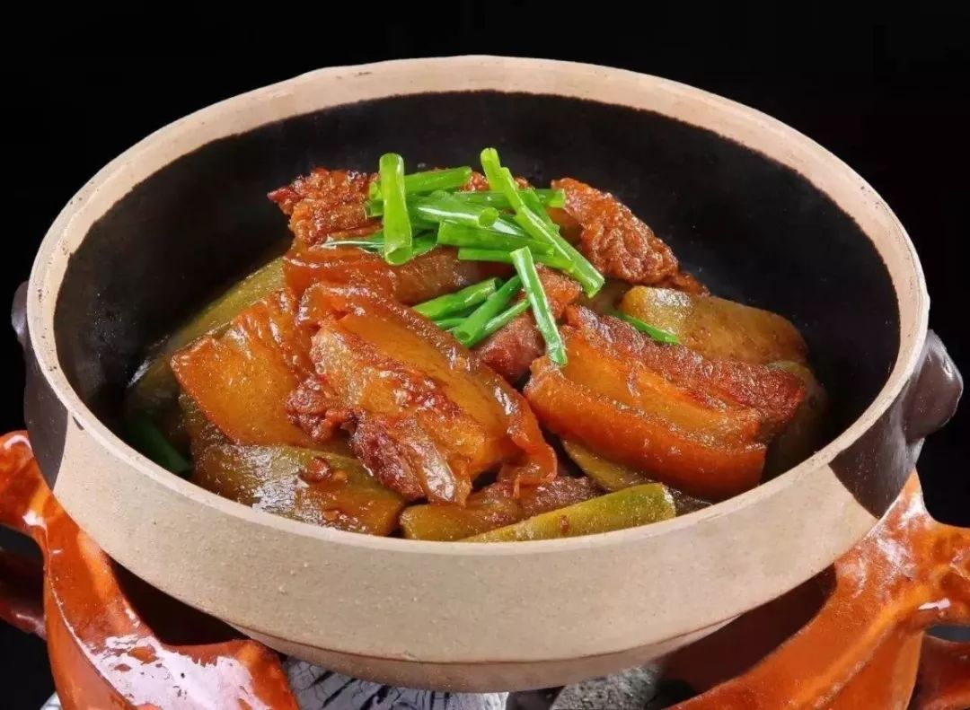 信阳焖鱼头豆腐，醇香鲜美，滋补养生之道