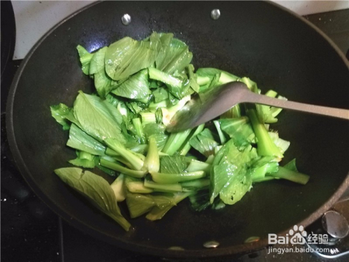 家常美食，青菜炒鱼豆腐，鲜香营养一锅出
