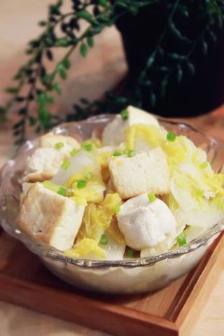 夏日解暑佳品，凉拌豆腐炸豆腐条，双重口感，美味升级！