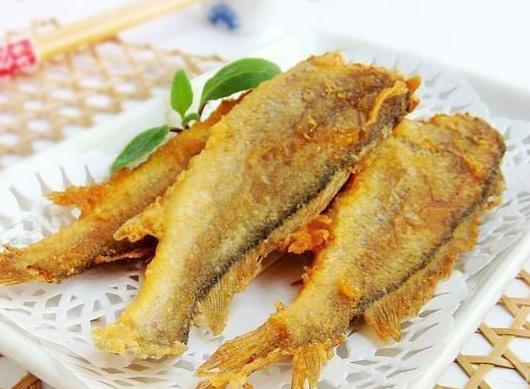 家常美味，炸小鲫鱼的独到做法与营养揭秘