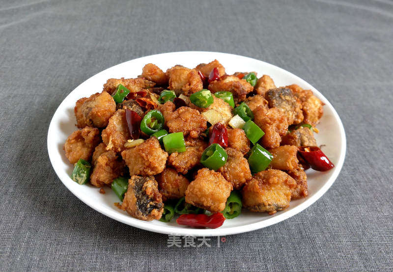 家常炒干豆腐辣酱，香辣可口，唤醒味蕾的美食之旅