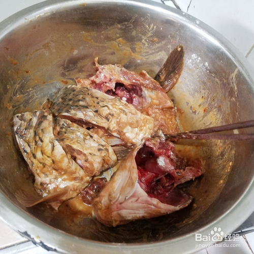 红焖鲤鱼鸡蛋的做法