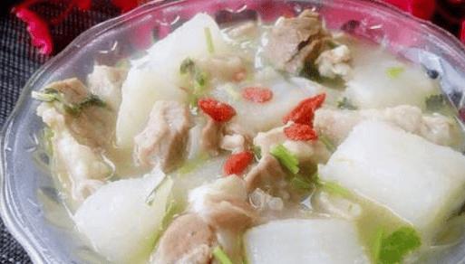 西葫芦炖鱼，鲜美滋补的家常佳肴