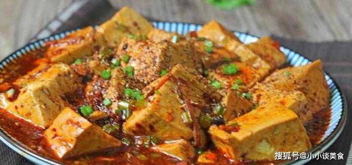 青椒肉末豆腐，家常美食的鲜美搭配与简单做法
