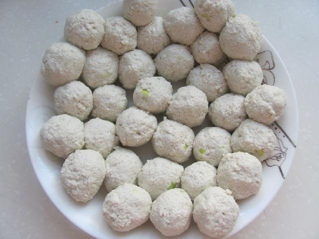 自制草鱼豆腐丸子的做法