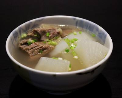 白萝卜烧排骨汤，滋养身心的一道家常美味