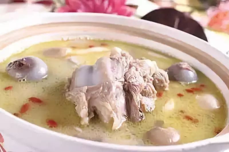 骨头藕汤，滋养身心的一碗汤，做法详解与益处解析
