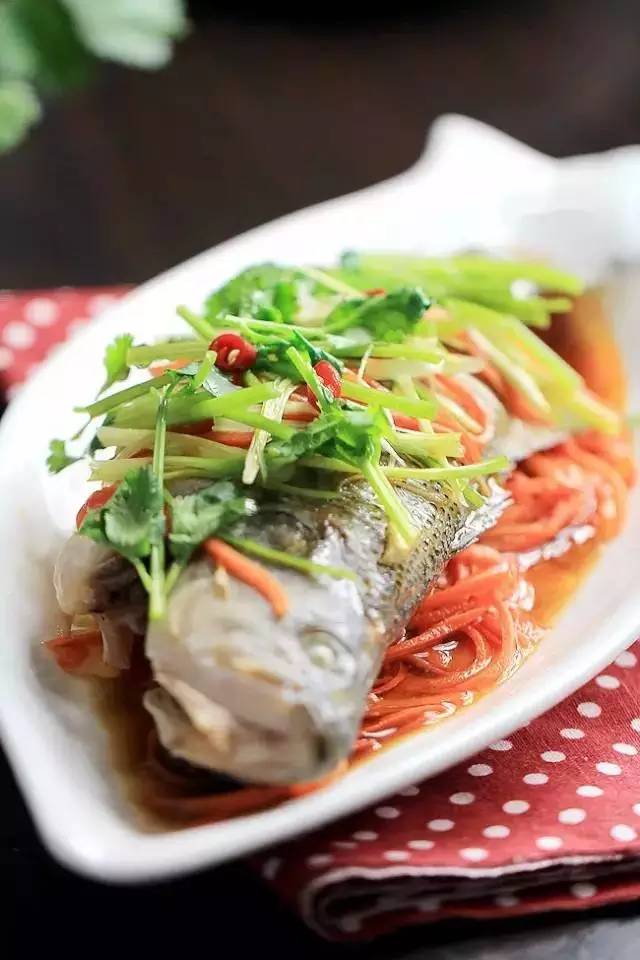 粉丝豆腐蒸鱼，家常美食中的营养盛宴