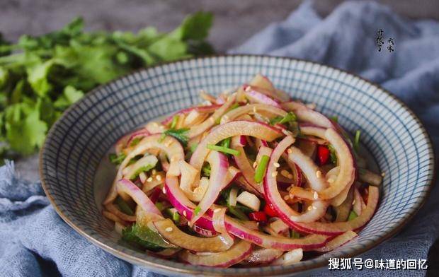 夏日清爽佳肴，凉拌元葱豆腐丝的制作与功效解析