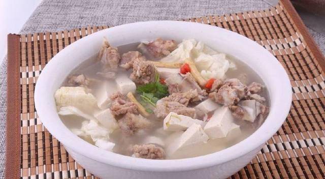 鲜美组合，鳝鱼排骨豆腐汤的养生美味做法