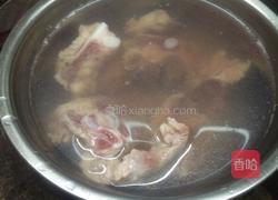 白果薏米芡实排骨汤的做法