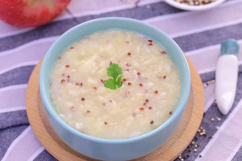 宝宝芹菜粥，营养满满，呵护宝宝健康成长