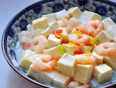 虾仁煎炒豆腐，鲜美口感，营养满分的美味佳肴