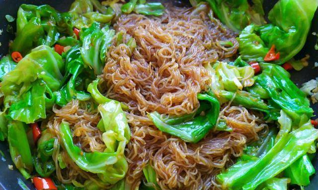 青椒红椒豆腐丝，家常美味，营养满分