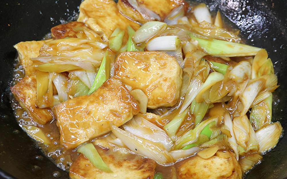 手撕大葱炒豆腐——家常美味，营养满分