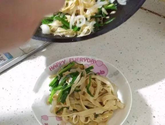 手撕大葱炒豆腐——家常美味，营养满分