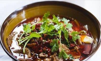 传统佳肴酿豆腐炖肉，美味与营养的双重享受