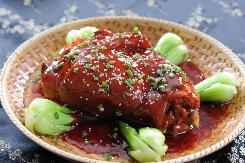 保定会馆特色美食探秘，酱肘子的传统魅力与家常做法