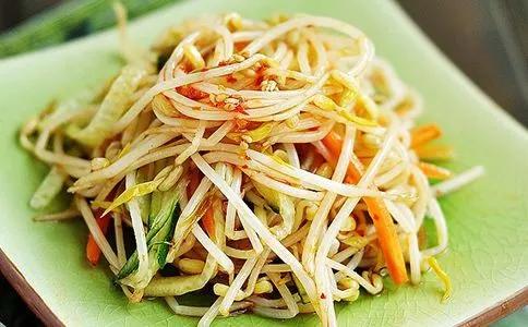 家常美食，豆腐炒豆芽，美味又营养的绿色佳肴