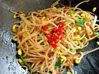 黄豆芽炖鸡，滋养身心的一道家常美食