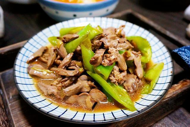 家常美食的魅力，辣子豆腐炒粉条的做法与功效解析