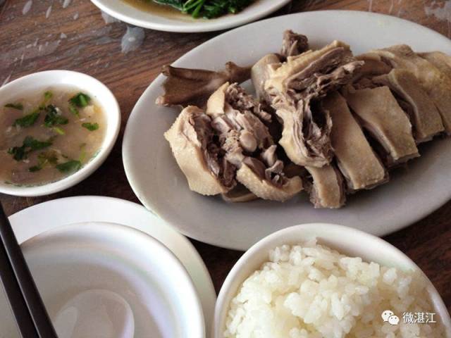 羊肘炖出家的味道，肉质鲜嫩，滋补养生的美味佳肴