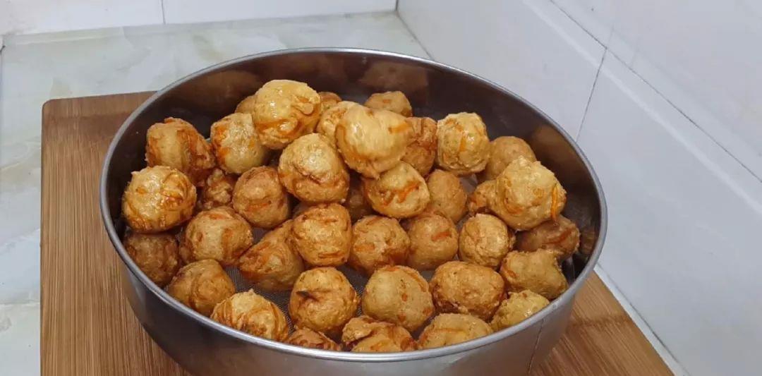 豆腐丸子烧猪蹄，美味炖煮，营养满分