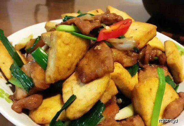 家常美食，油菜红萝卜烧豆腐，营养美味一锅出
