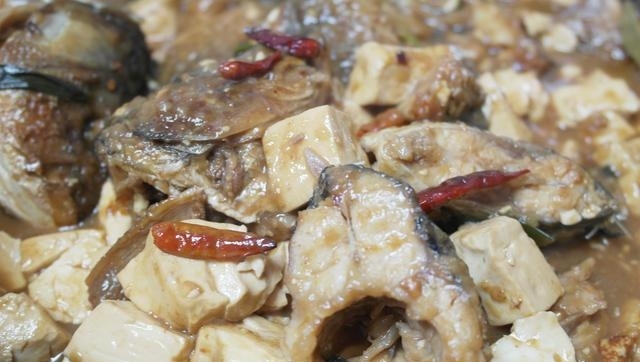 鱼下巴炖豆腐，鲜美滋补的家常美食