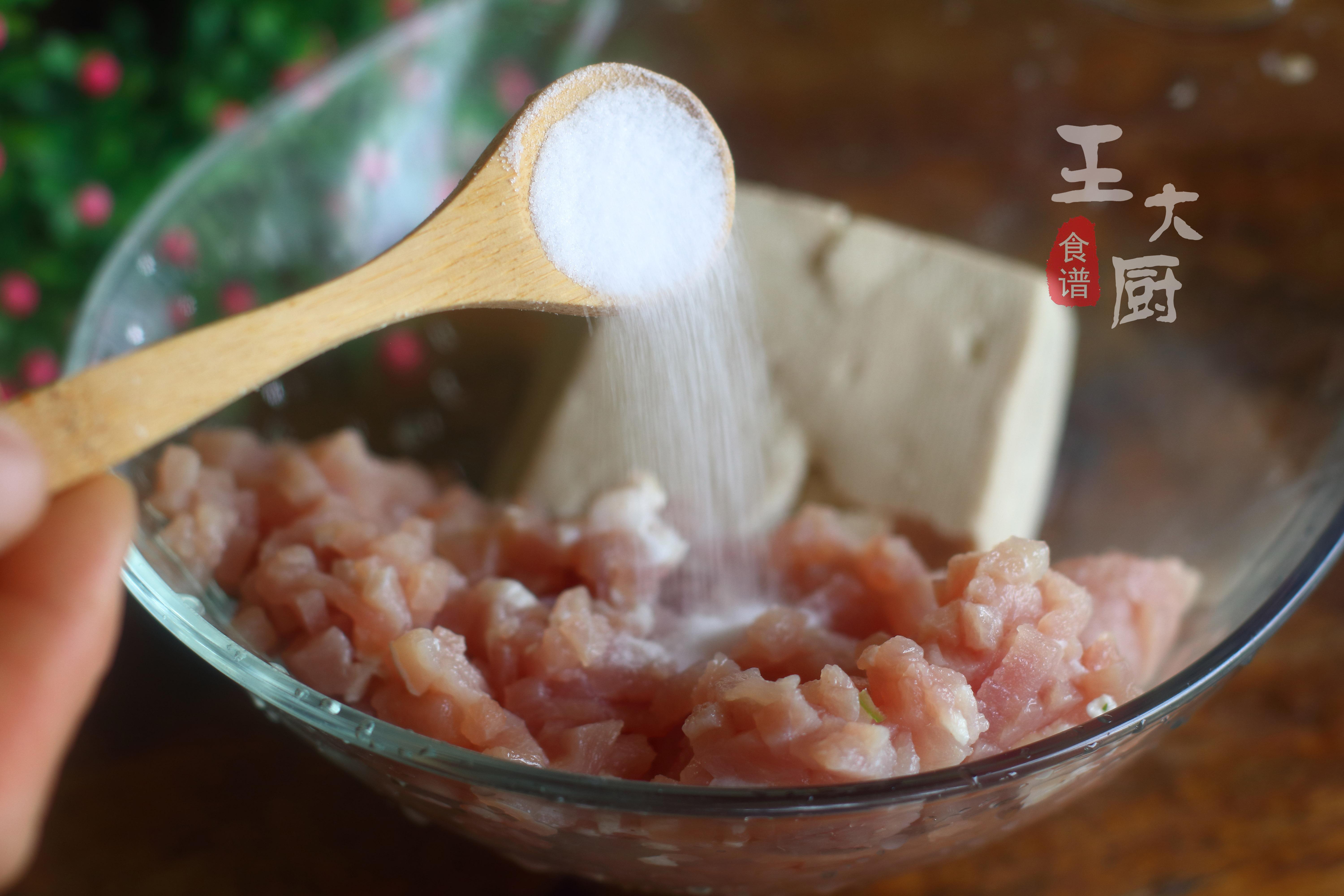 煮肉末圆子汤的做法