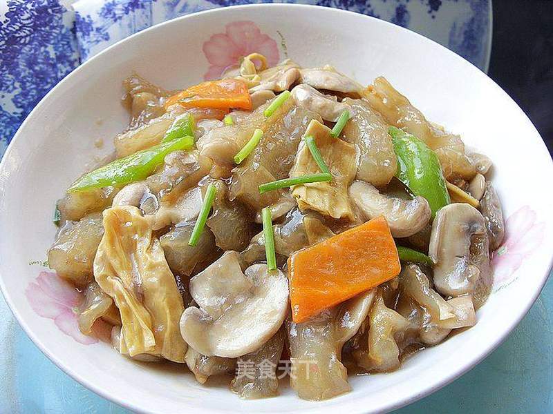 豆腐烩蹄筋，家常美食中的滋补佳品